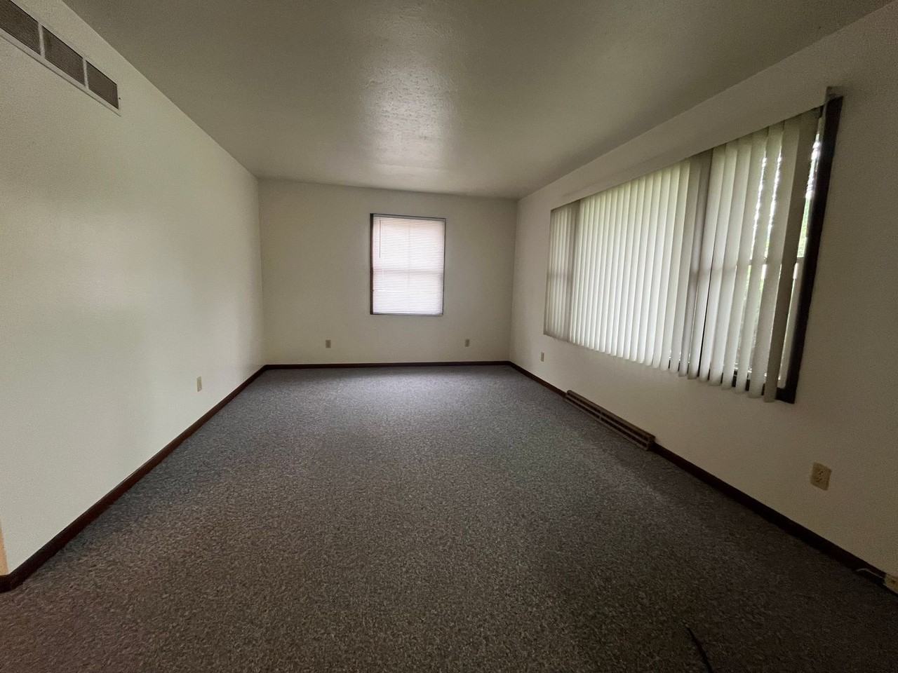 606A Revere Dr - Photo 3 of 9