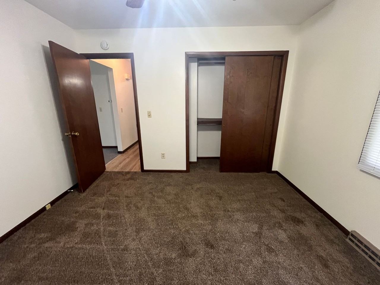 606A Revere Dr - Photo 4 of 9