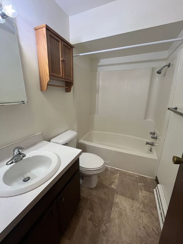 606A Revere Dr - Photo 5 of 9