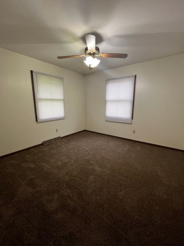 606A Revere Dr - Photo 7 of 9