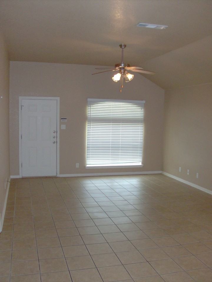 4801 Heather Ln Apt A - Photo 2 of 24