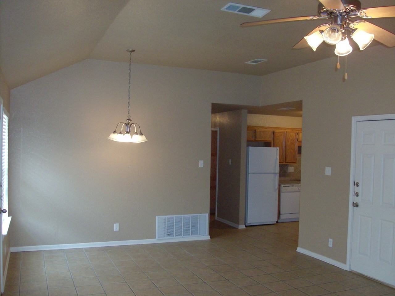 4801 Heather Ln Apt A - Photo 3 of 24