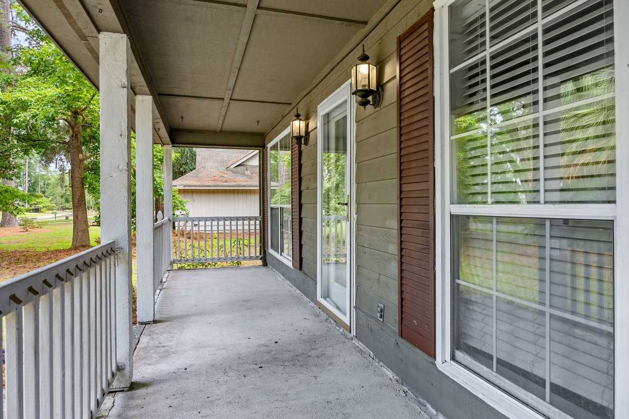300 Davis Rd - Photo 4 of 30