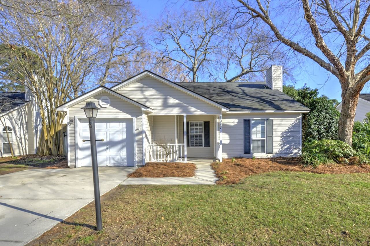 1987 Armory Dr - Photo 2 of 33