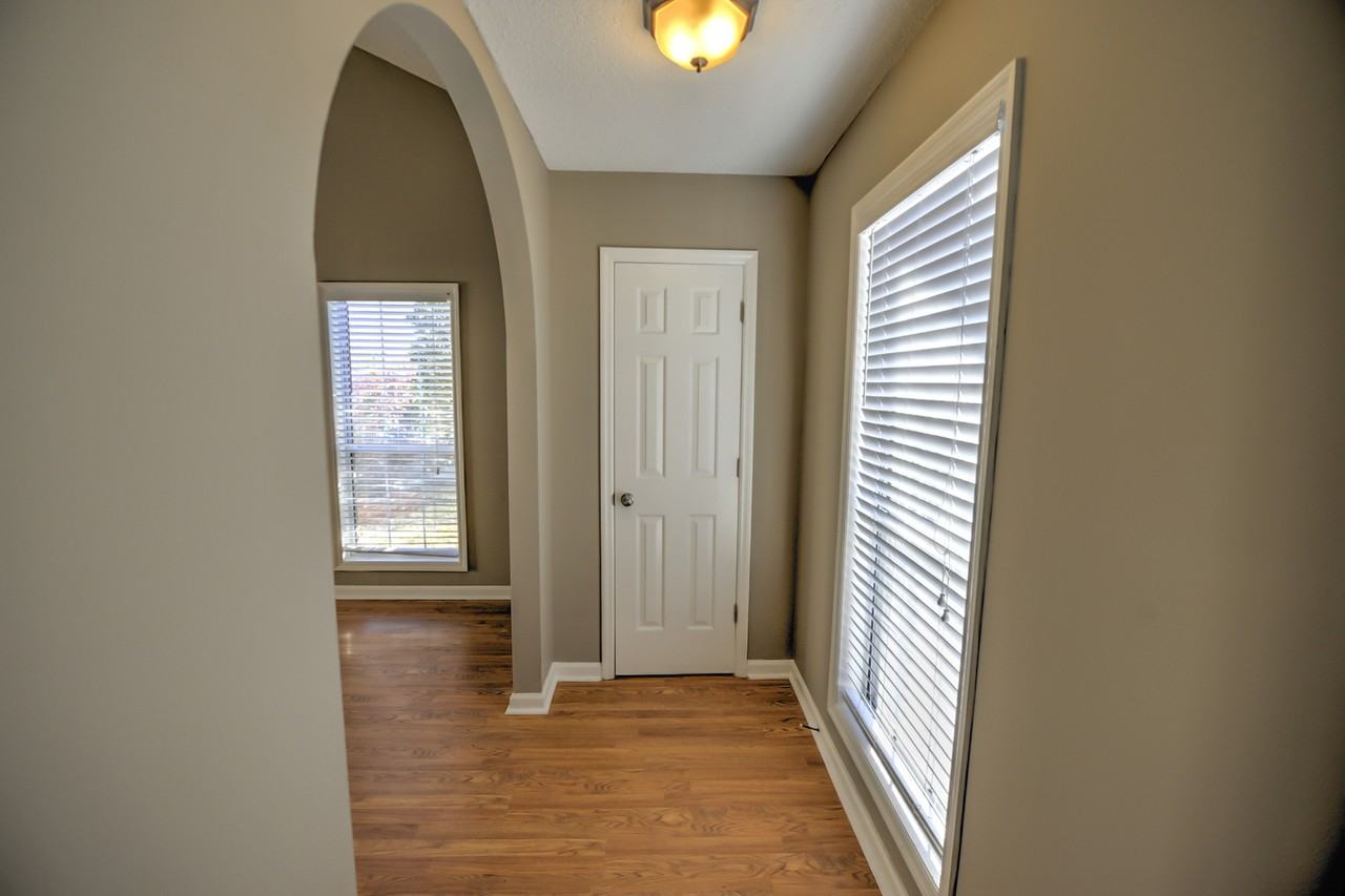 1987 Armory Dr - Photo 6 of 33