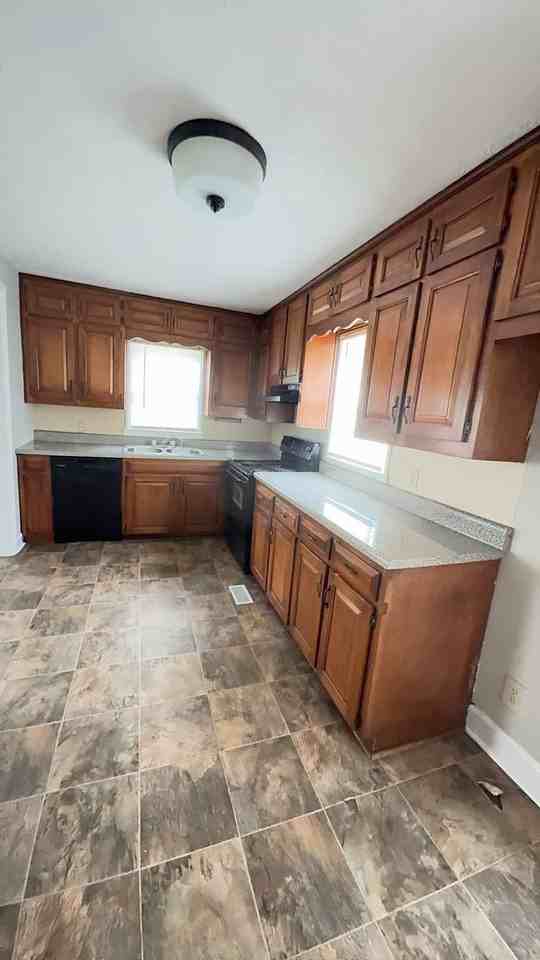 2004 40th St - Photo 2 of 11