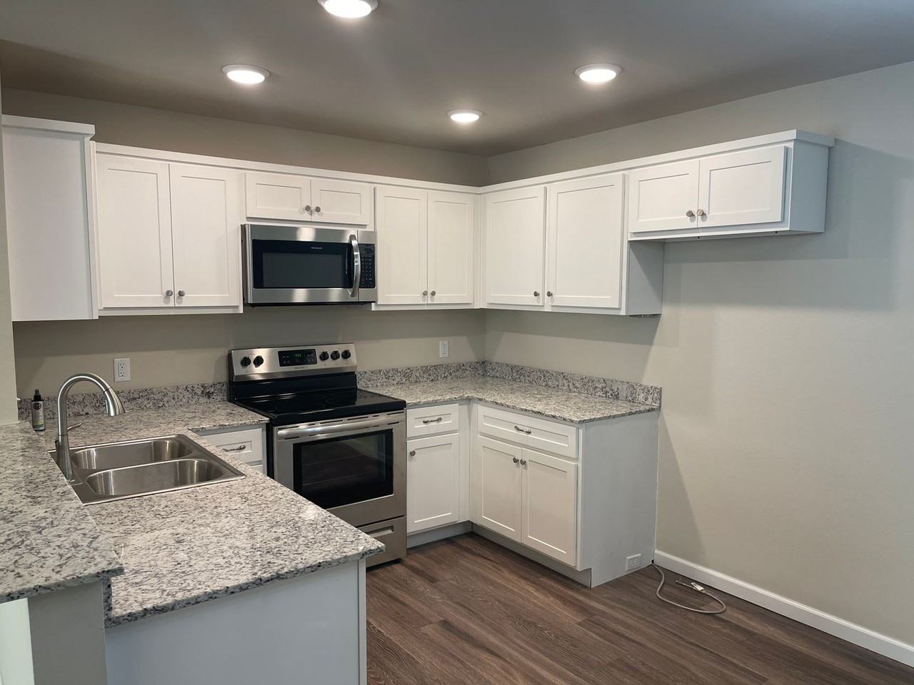 1902 Cypress St - Photo 2 of 17