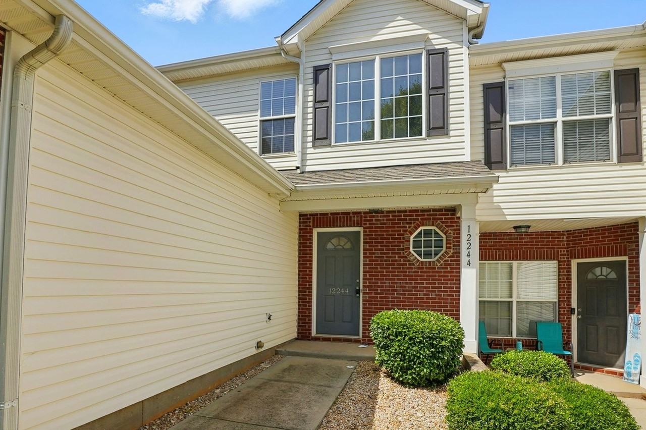 12244 Stratfield Place Cir - Photo 2 of 32