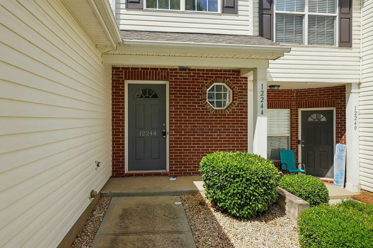 12244 Stratfield Place Cir - Photo 3 of 32