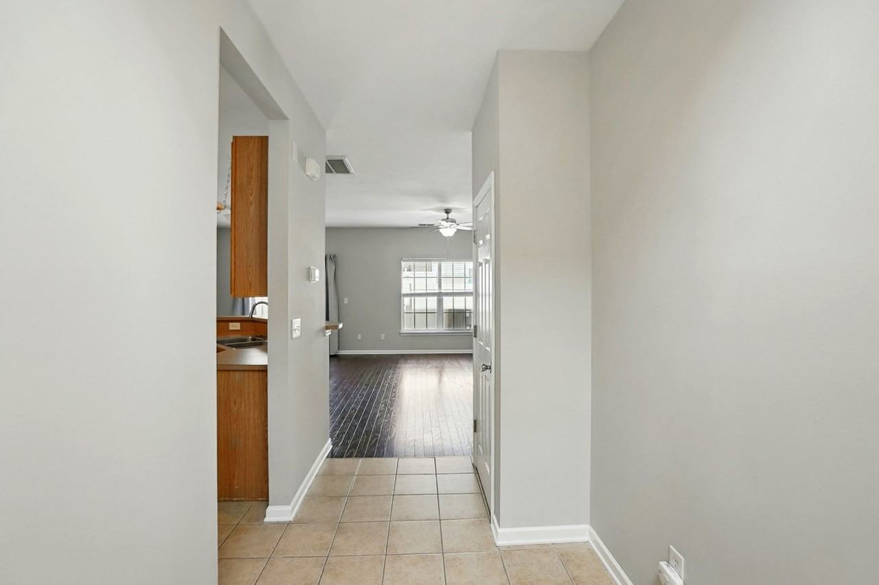12244 Stratfield Place Cir - Photo 5 of 32