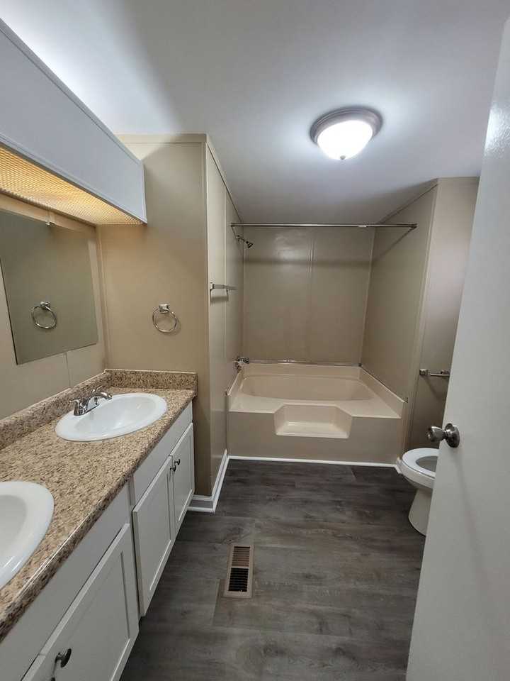 462 Pineywoods Rd - Photo 5 of 21