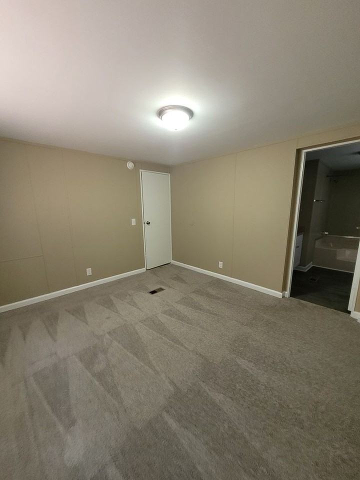 462 Pineywoods Rd - Photo 6 of 21