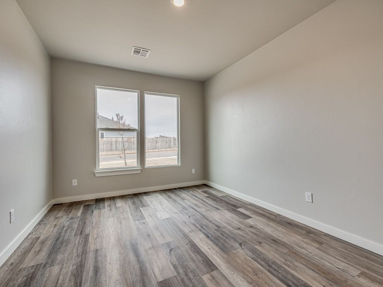 2132 El Cajon St - Photo 5 of 34