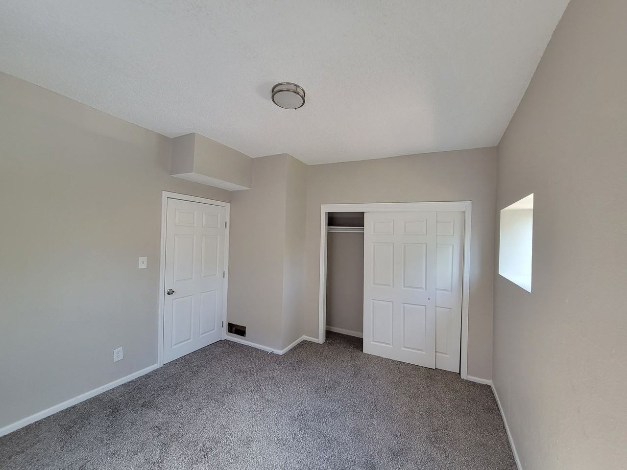 Updated 2 Bedroom Apartments - Photo 3 of 5