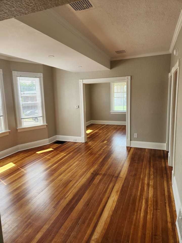 4926 Hamilton St - Photo 7 of 18