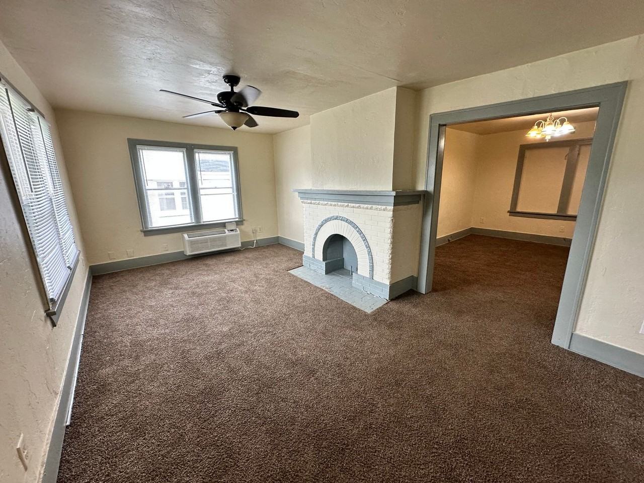 2114 Glen Ellyn St - Photo 2 of 14