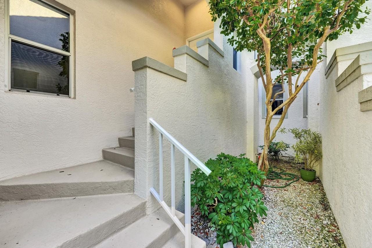 27031 Lake Harbor Ct - Photo 5 of 27