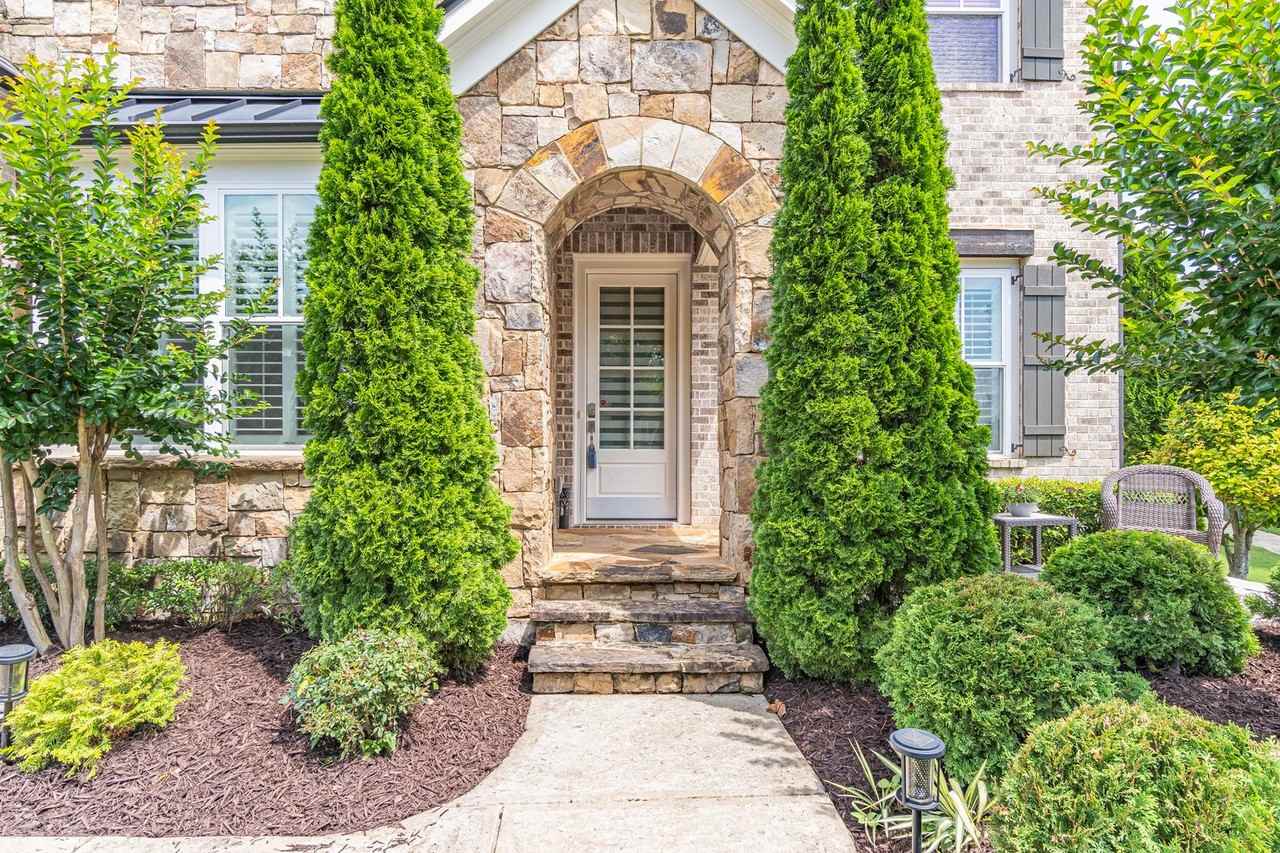 829 Adler Ct - Photo 4 of 50