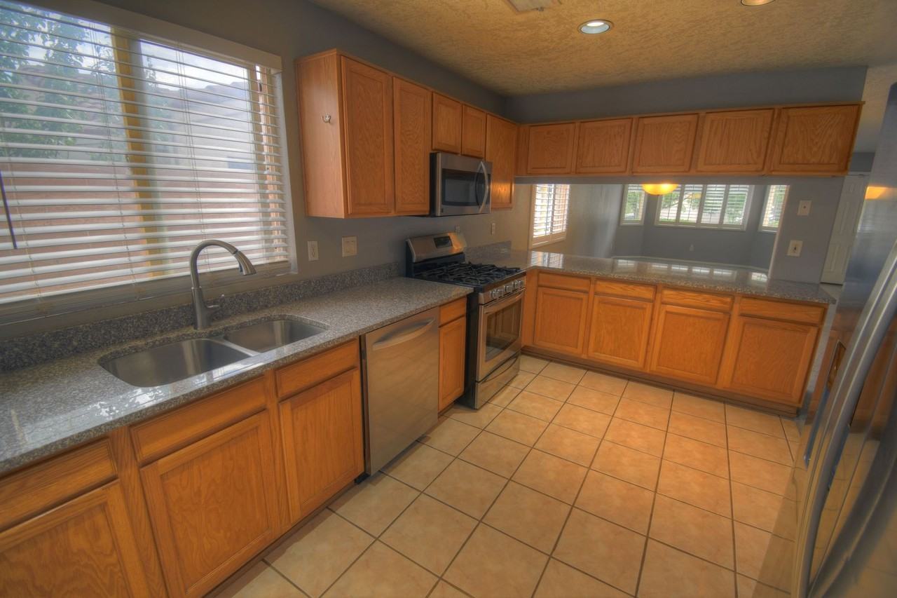 1412 Villa Ventosa Ne - Photo 3 of 10