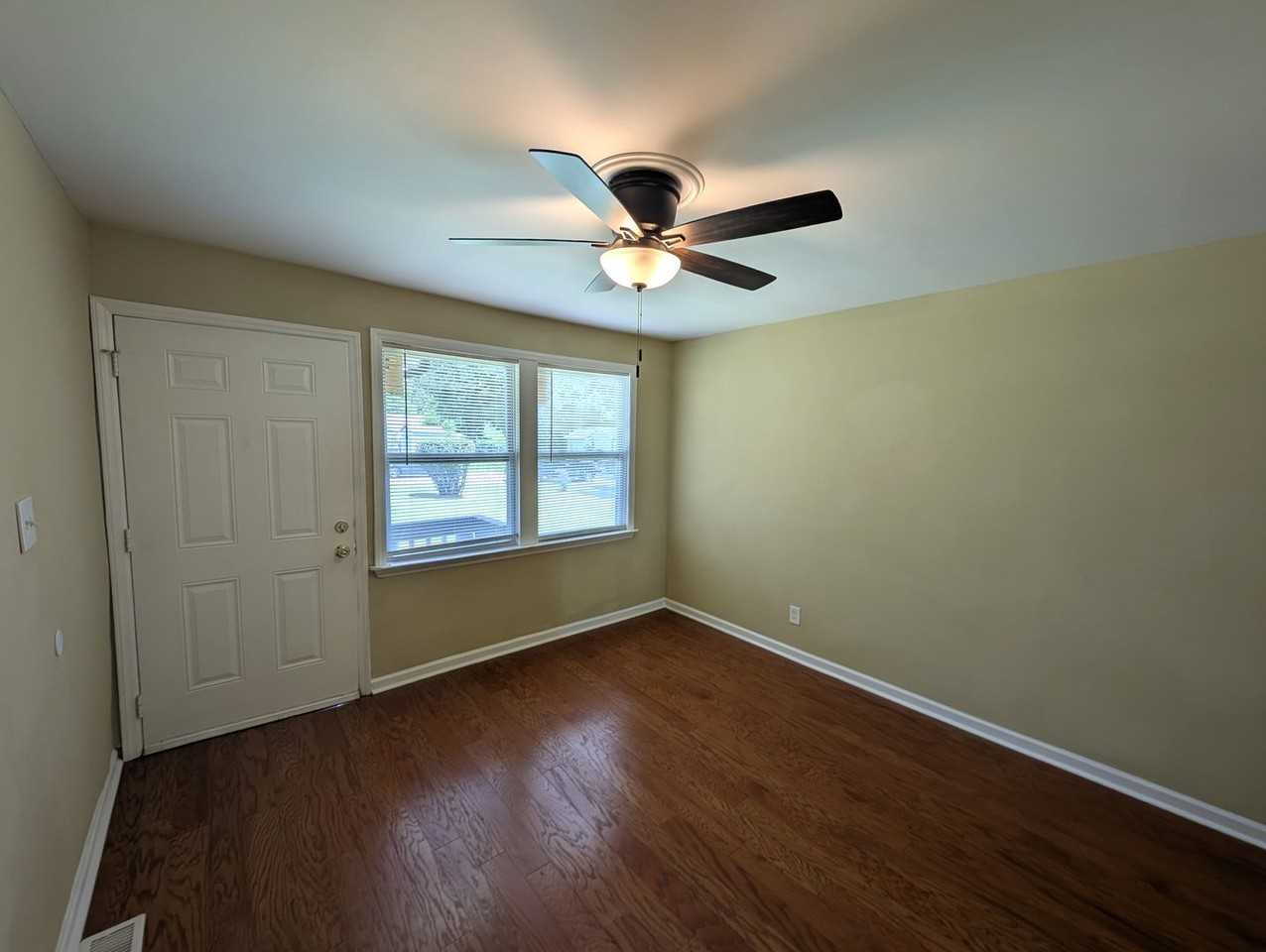 326 Honeywood Ave - Photo 3 of 13