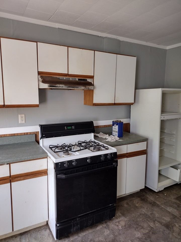 631 6th Ave #2 - Photo 3 of 9