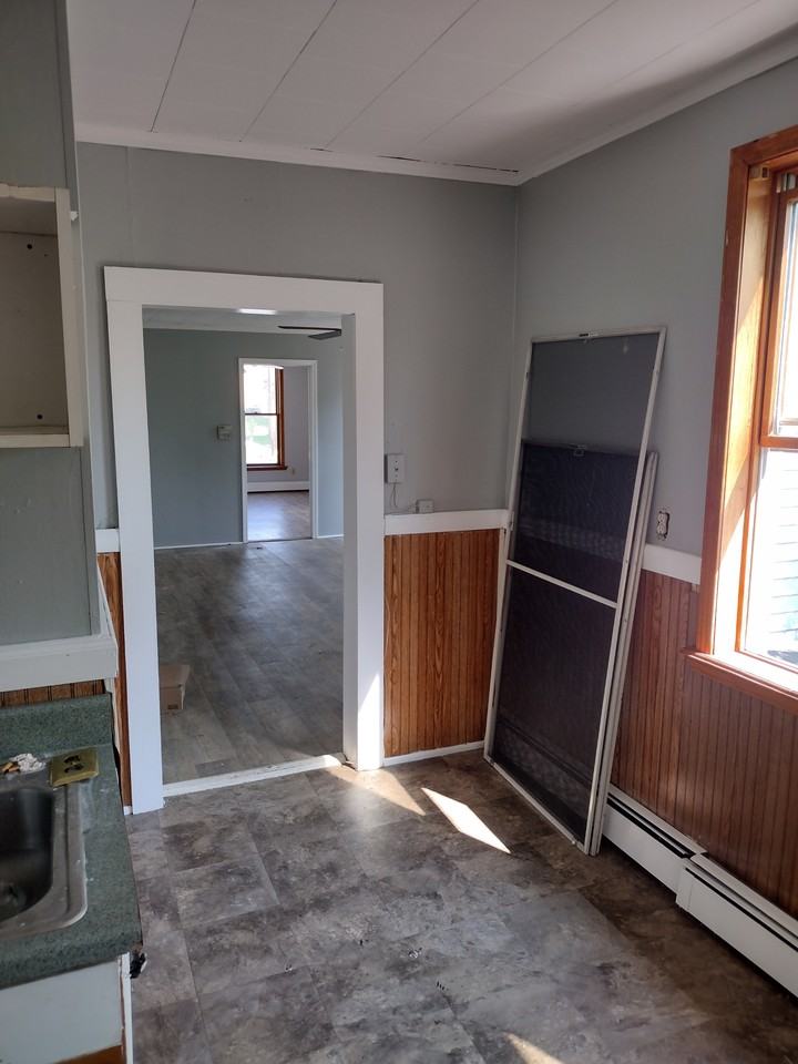 631 6th Ave #2 - Photo 5 of 9