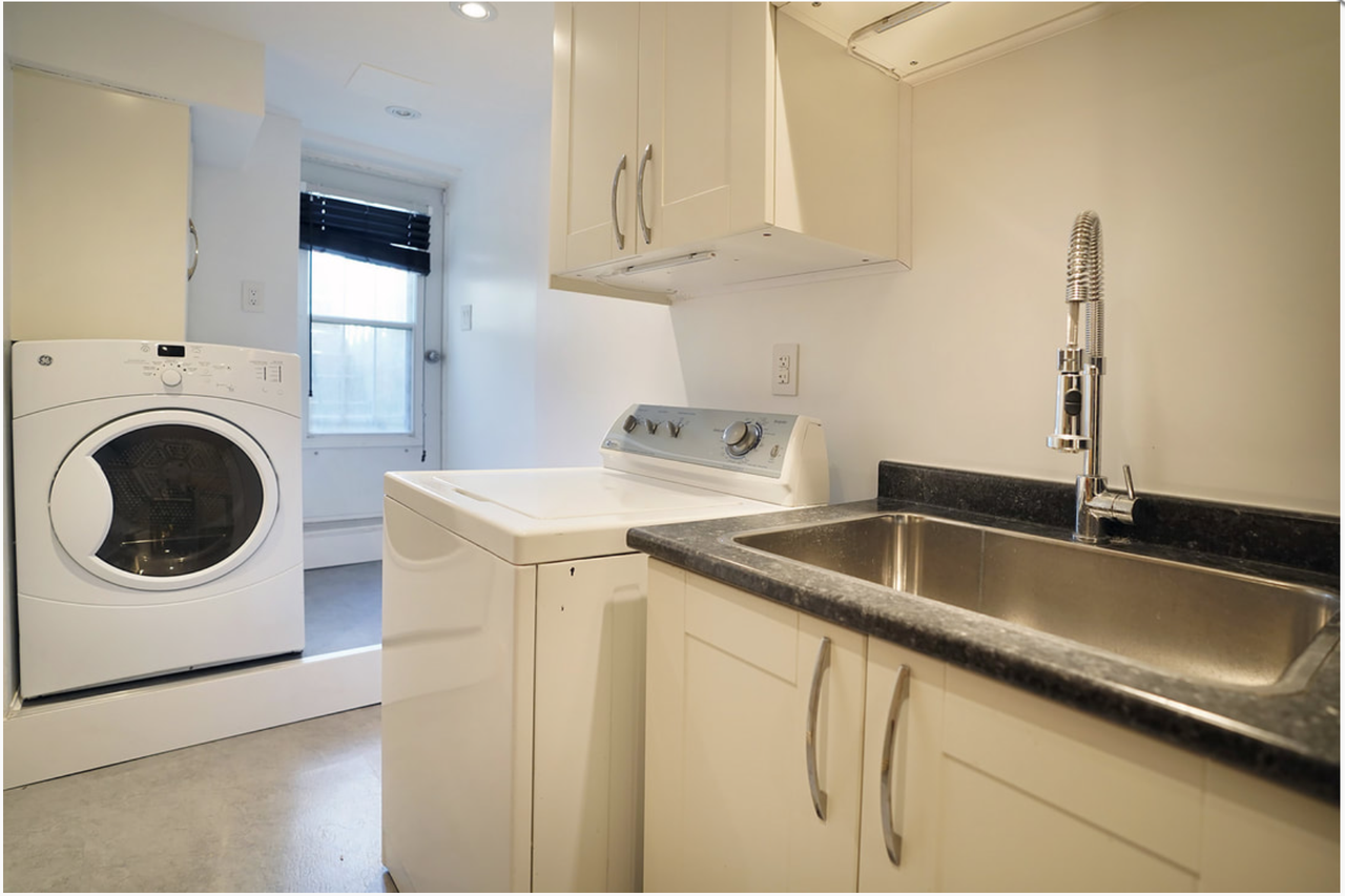 Queen St W & Beaconsfield Ave - Photo 6 of 18