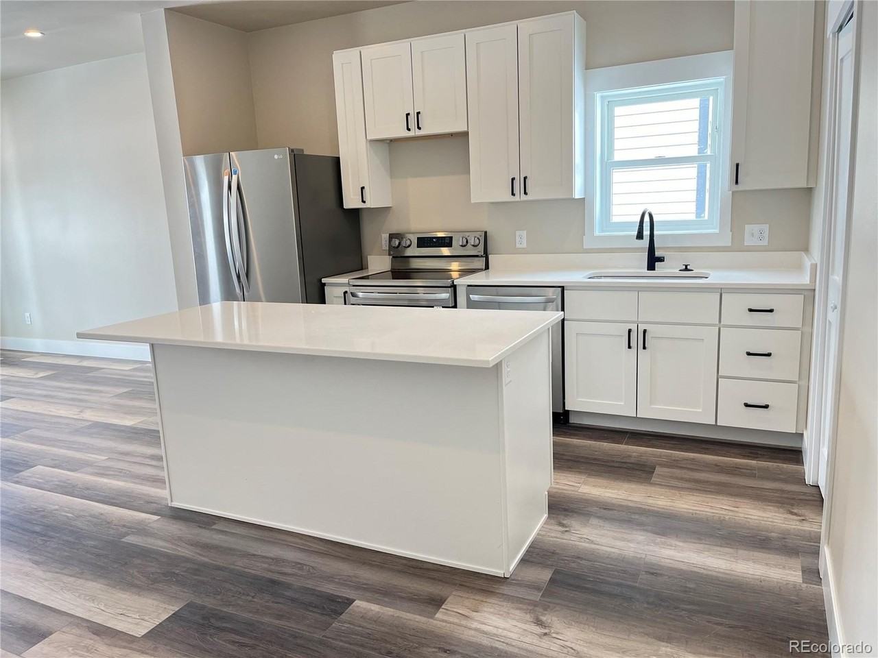 36 Stamper Drive - Photo 2 of 15