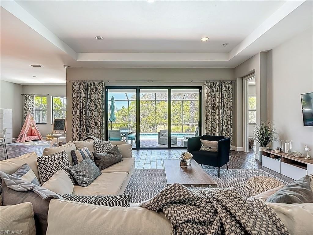 4524 Tamarind Way - Photo 5 of 50