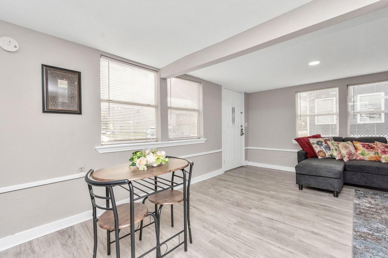 Michigan St - Photo 2 of 7