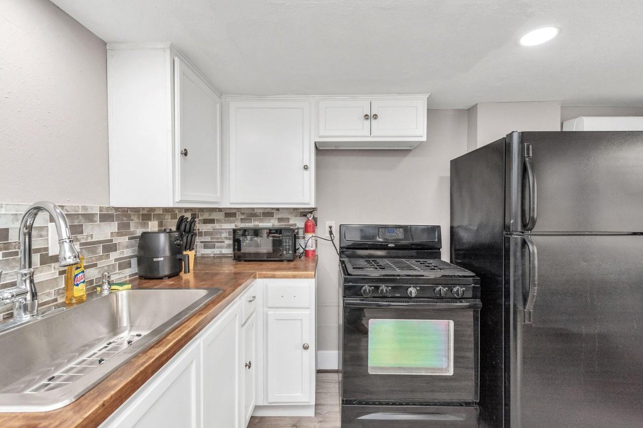 Michigan St - Photo 3 of 7