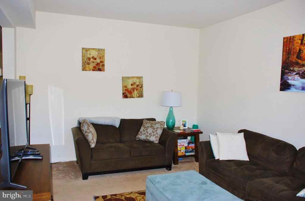 2108 Hanford Way - Photo 2 of 13