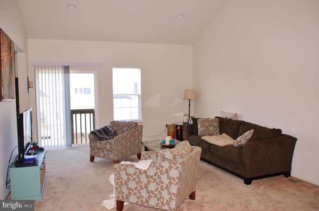 2108 Hanford Way - Photo 3 of 13