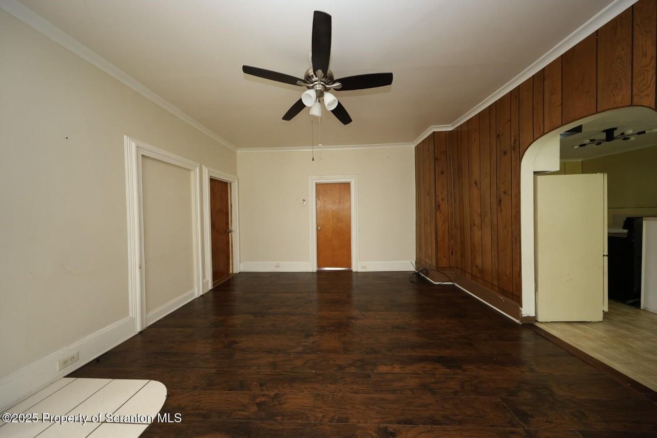 306 S Hyde Park Ave - Photo 4 of 21