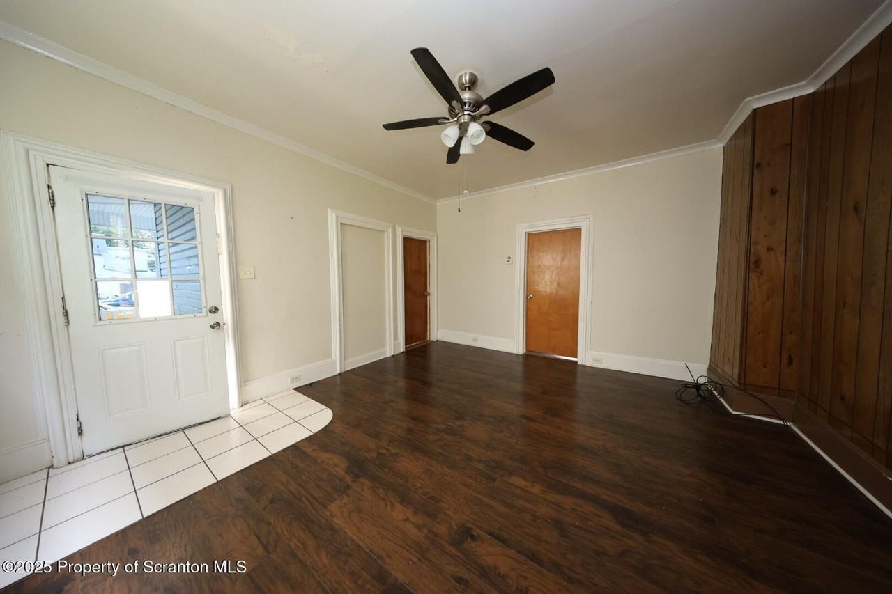 306 S Hyde Park Ave - Photo 5 of 21