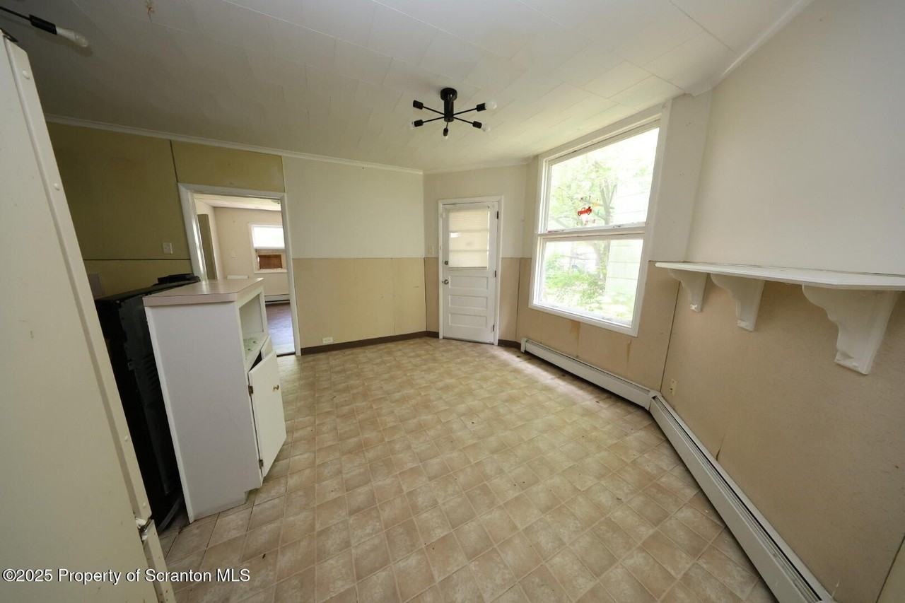 306 S Hyde Park Ave - Photo 6 of 21