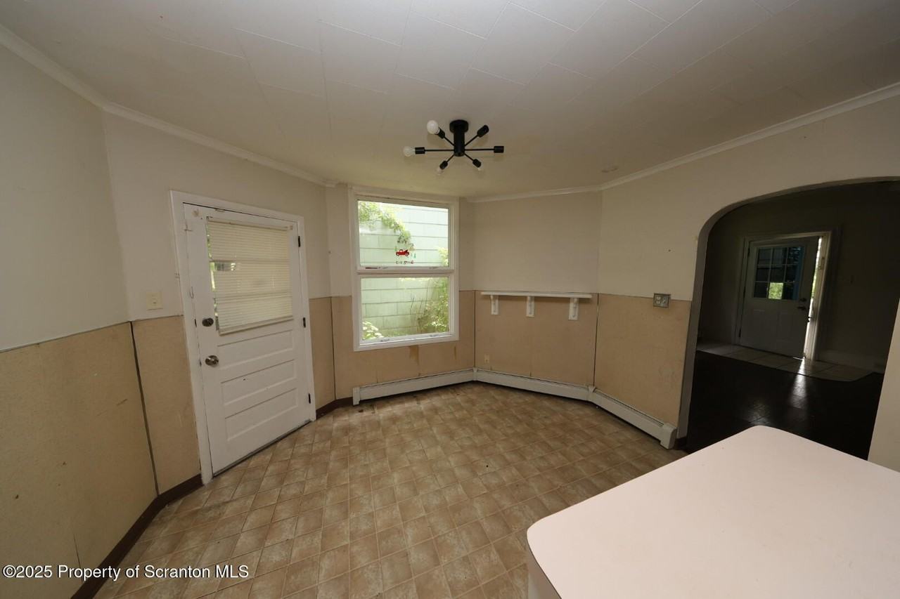 306 S Hyde Park Ave - Photo 7 of 21