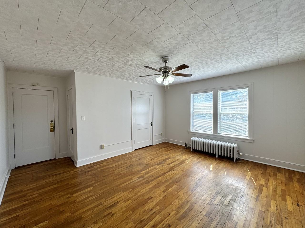 1319 Grand Ave - Photo 4 of 11