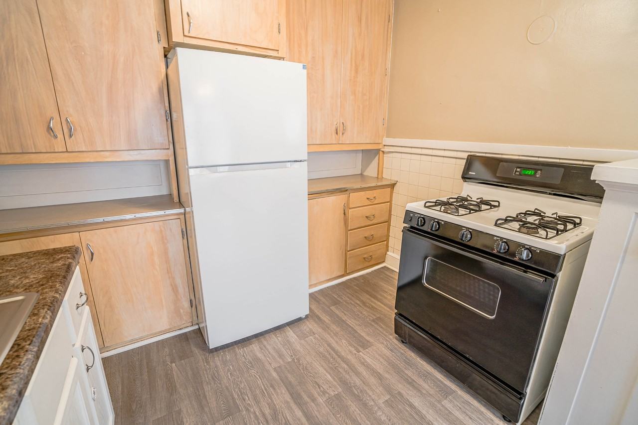 1319 Grand Ave - Photo 5 of 11