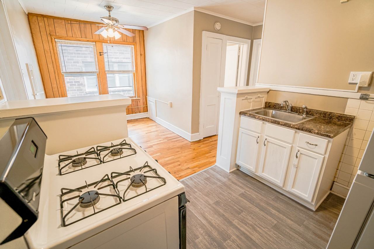 1319 Grand Ave - Photo 6 of 11