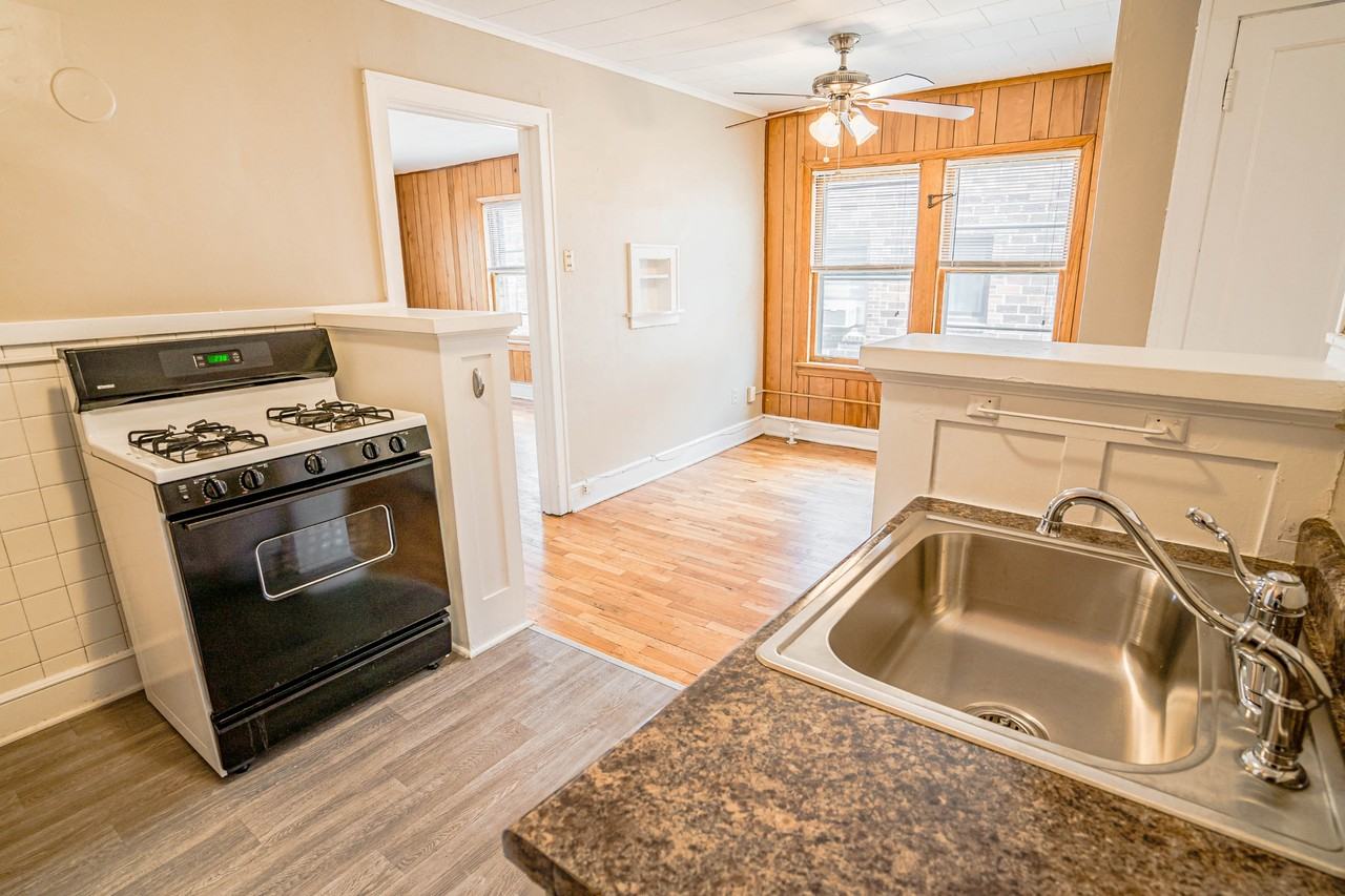 1319 Grand Ave - Photo 7 of 11