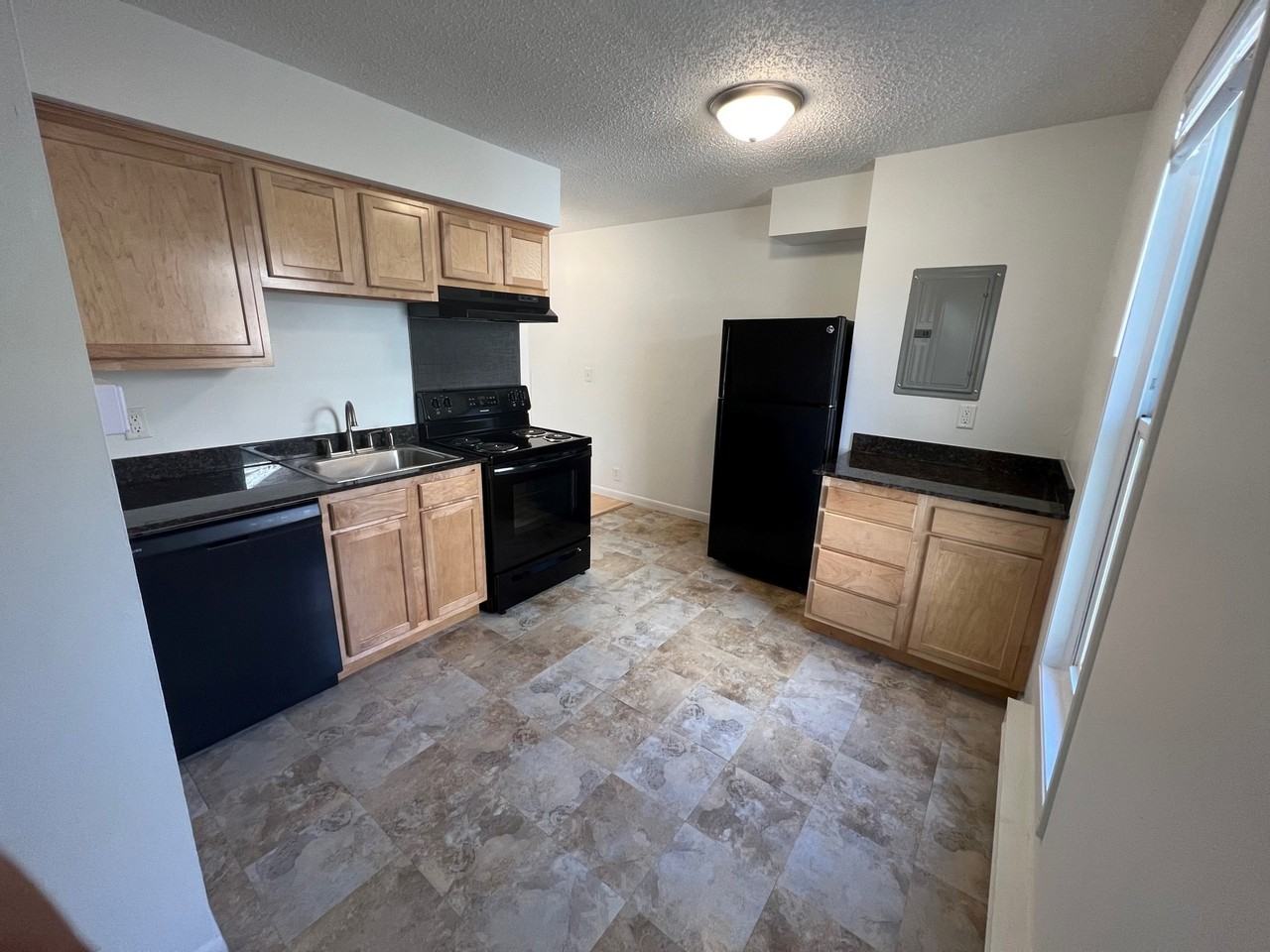 2424 4th Ave - Photo 4 of 10