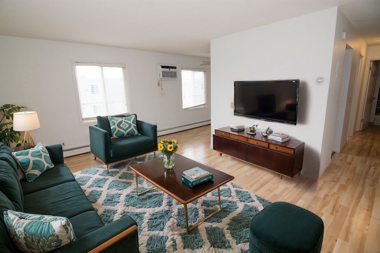 2731 Pillsbury - Photo 2 of 18