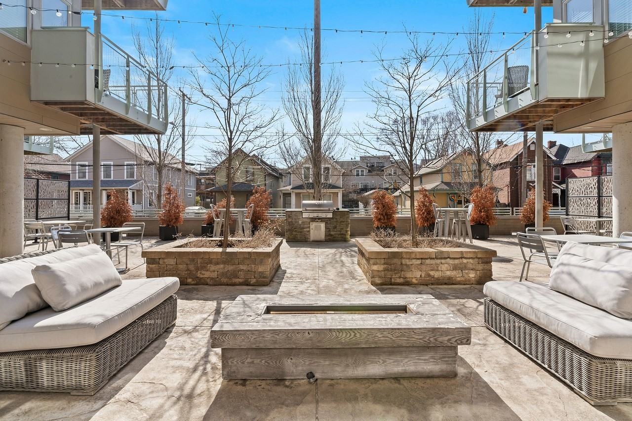 32 West - Photo 6 of 50