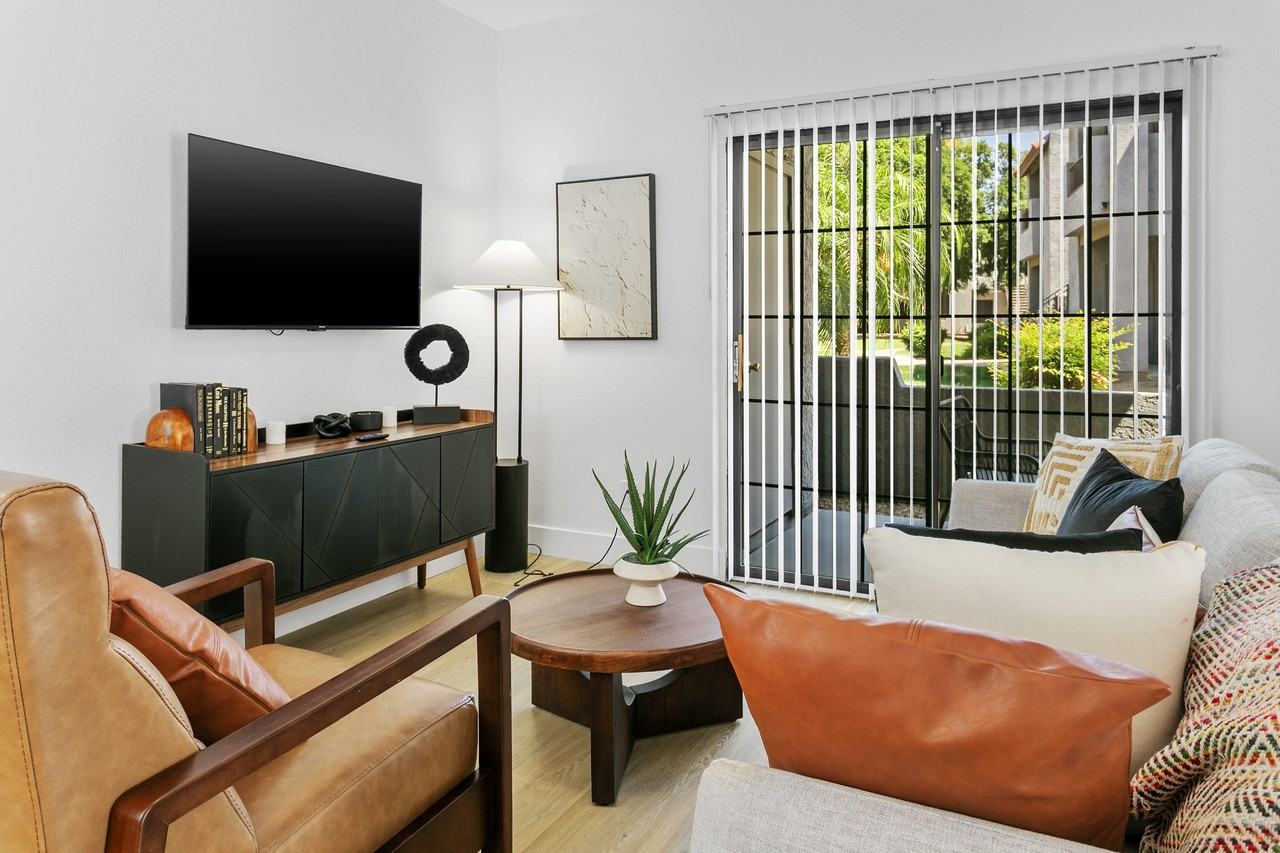 Diamonte on Bell - Photo 2 of 50