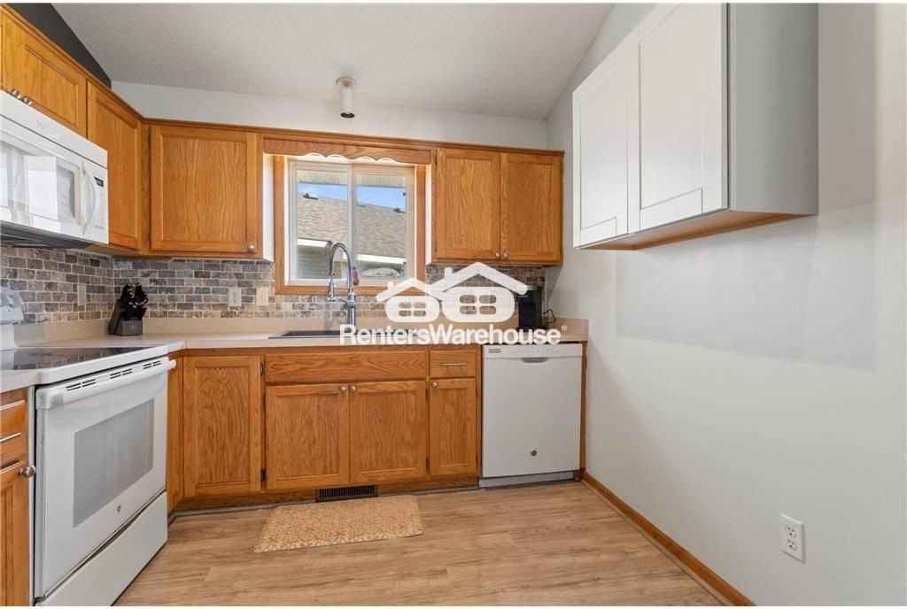 25659 Forest Boulevard Ct - Photo 3 of 6