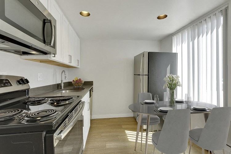 950 Lafayette - Photo 4 of 21