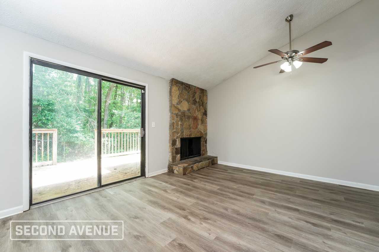 2196 Scarbrough Dr - Photo 2 of 19