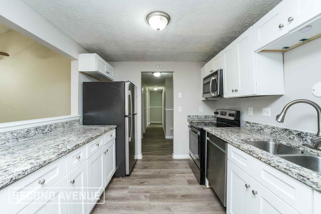 2196 Scarbrough Dr - Photo 4 of 19