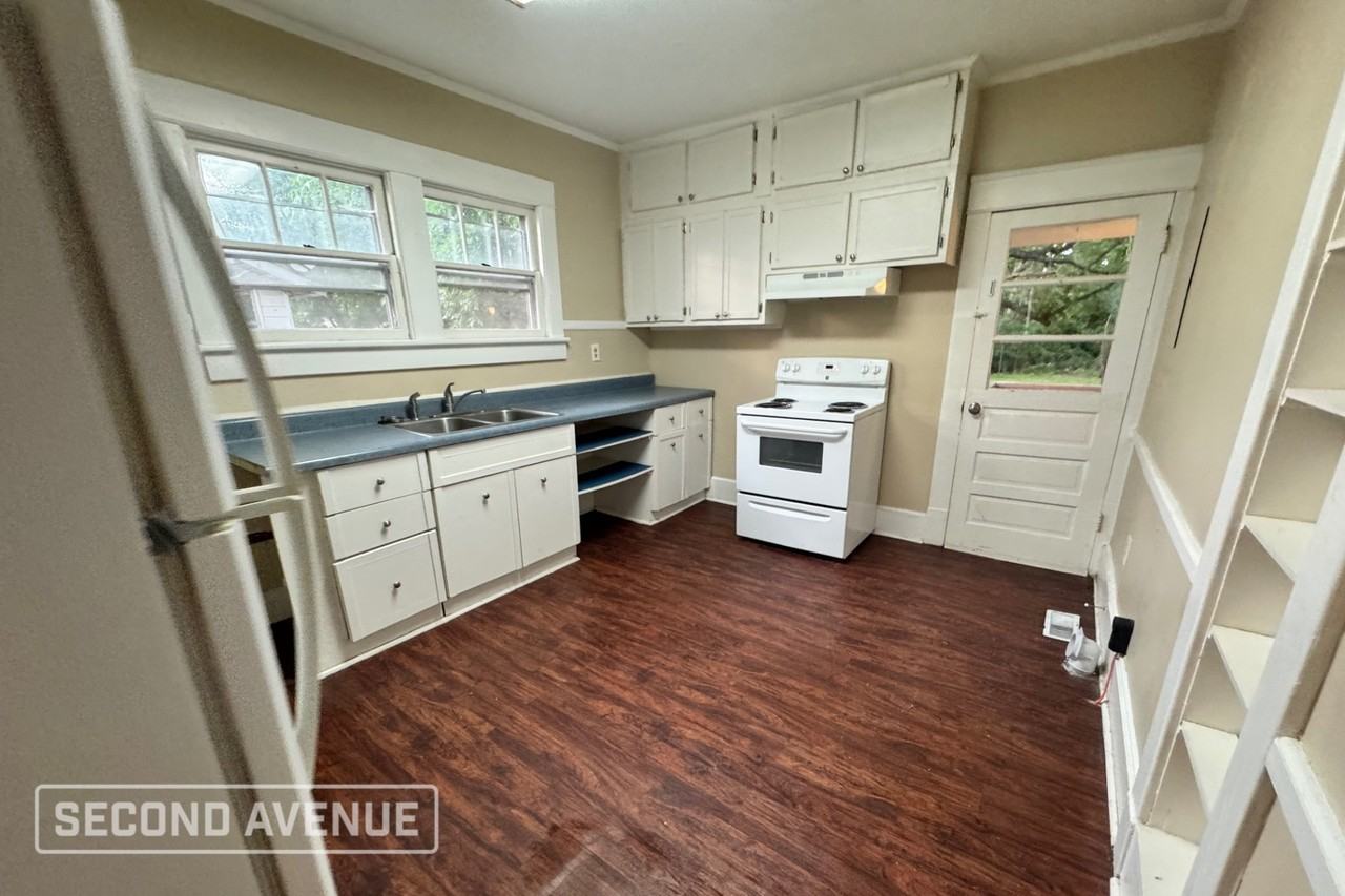 1416 Herrington Rd - Photo 5 of 14